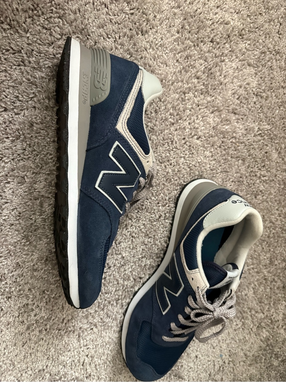 New Balance Women’s  Navy Classic 574 Sneakers - Picture 2 of 3